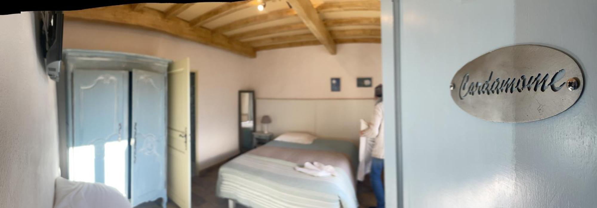 L'Escampe Bed and Breakfast Saturargues Rum bild